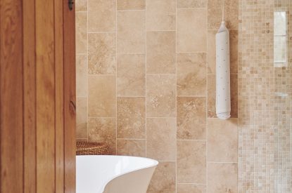 The bath tub at Woodpecker Loft, Peak District