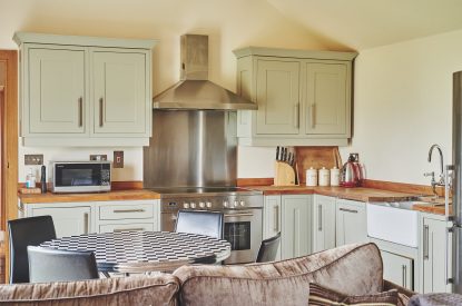 The kitchen and dining room at Barn Owl Lodge, Peak District