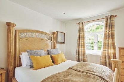 A double bedroom at Kingfisher Cottage, Welsh Borders