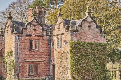 outside1 - Lakeside Cottage - Cheshire cottages