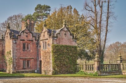 outside - Lakeside Cottage - Cheshire cottages