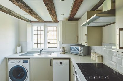 kichen1 - Lakeside Cottage - Cheshire cottages