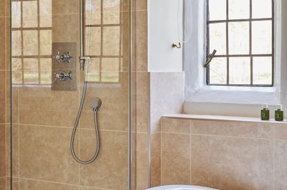 en suite - Lakeside Cottage - Cheshire cottages