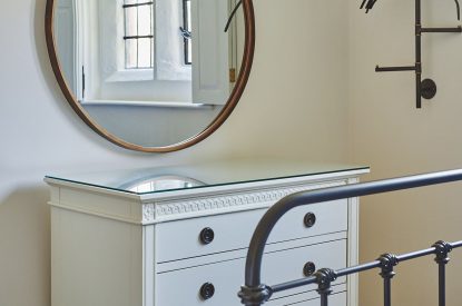 bedroom - Lakeside Cottage - Cheshire cottages