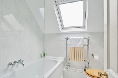 A bathroom at Wordsworth Cottage, Cotswolds
