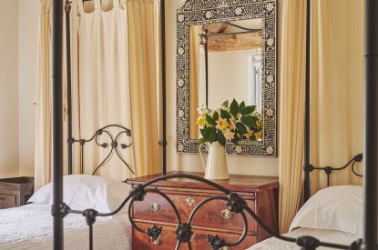 A twin bedroom at Milton Cottage, Cotswolds