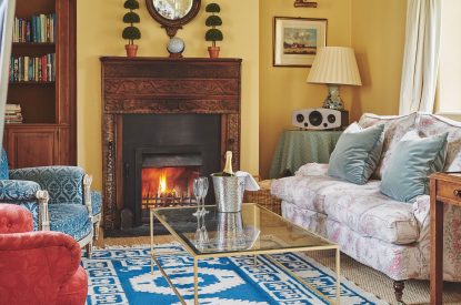 The living room with fireplace at Kipling Cottage, Cotswolds