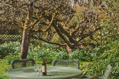 The outdoor dining table at Milton Cottage, Cotswolds