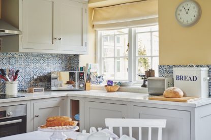 The kitchen and dining table at Kipling Cottage, Cotswolds