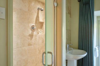 A bathroom at Dart Cottage, Devon