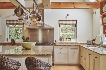 The kitchen with breakfast bar at Tennyson House, Cotswolds