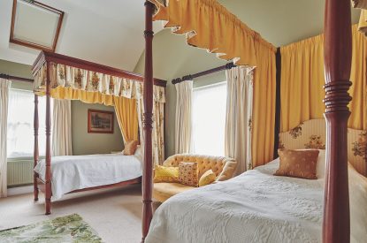 A twin bedroom at Tennyson House, Cotswolds