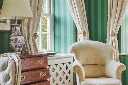 A twin bedroom at Tennyson House, Cotswolds
