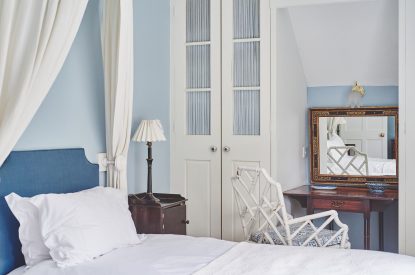 A twin bedroom at Blake Cottage, Cotswolds