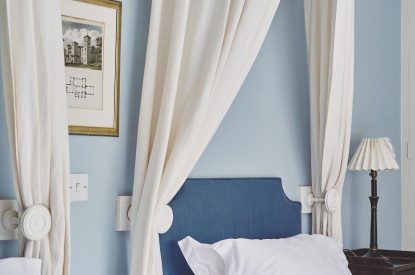 A twin bedroom at Blake Cottage, Cotswolds