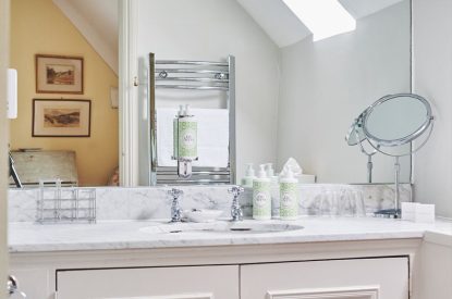 A bathroom at Blake Cottage, Cotswolds