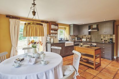 The kitchen and dining table at Blake Cottage, Cotswolds