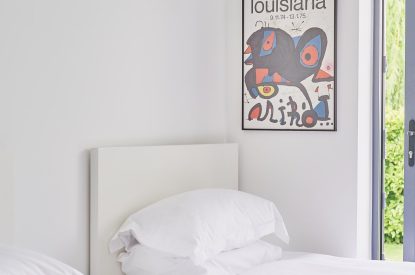 A twin bedroom at The Crewhouse, Hampshire