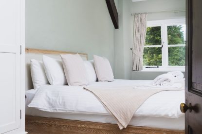 A bedroom at Holwell Farmhouse, Devon