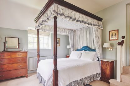 A bedroom at Barrett-Browning Cottage, Cotswolds