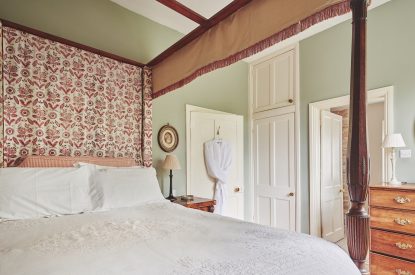 A double bedroom at Chaucer Cottage, Cotswolds