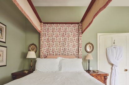 A double bedroom at Chaucer Cottage, Cotswolds