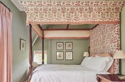 A double bedroom at Chaucer Cottage, Cotswolds
