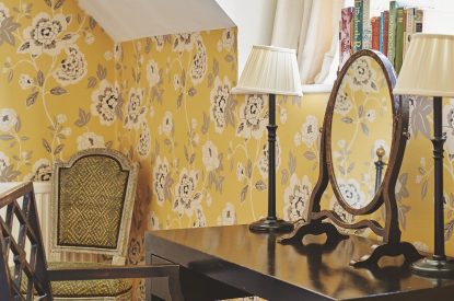 A twin bedroom at Donne Cottage, Cotswolds