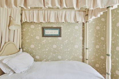 A bedroom at Donne Cottage, Cotswolds