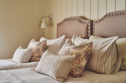 A twin bedroom at Harold House, Isle of Wight