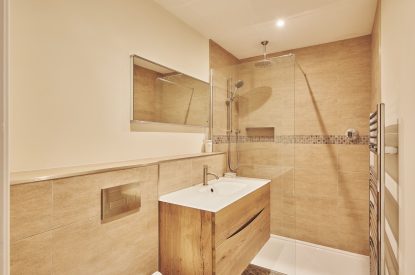A bathroom at Upper Tumble Cottage, Shropshire Hills