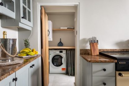 kitchen - Wellie Boot Cottage, cotswold cottages