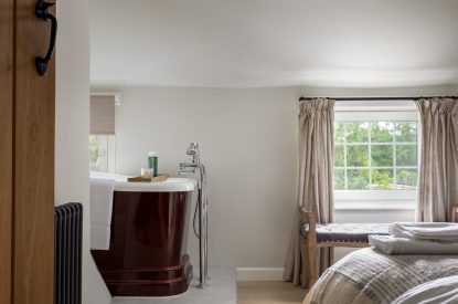 bedroom - Wellie Boot Cottage, cotswold cottages