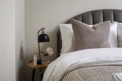 bedroom - Wellie Boot Cottage, cotswold cottages