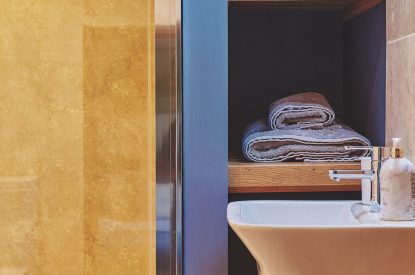 A bathroom at Ridge Farmhouse, Herefordshire