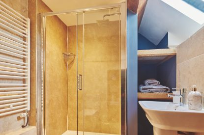 A bathroom at Ridge Farmhouse, Herefordshire