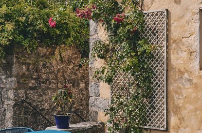 The seating area in the shared courtyard at Bamboo Cottage, Vale of Glamorgan