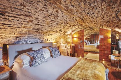 The king-size bedroom at Bamboo Cottage, Vale of Glamorgan