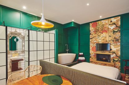 The king-size bed, en-suite and bath tub at Muscari Cottage, Vale of Glamorgan