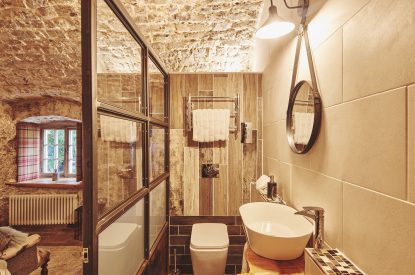 The en-suite shower room at Fritillaria Cottage, Vale of Glamorgan