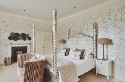A bedroom at Queen Anne Manor, Vale of Glamorgan