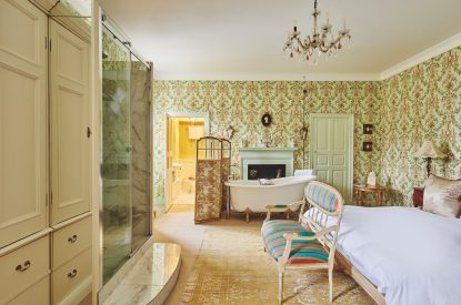 A bedroom at Queen Anne Manor, Vale of Glamorgan