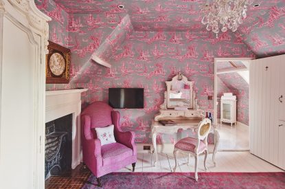 A bedroom at Queen Anne Estate, Vale of Glamorgan