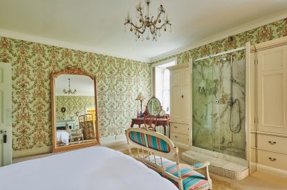 A bedroom at Queen Anne Estate, Vale of Glamorgan