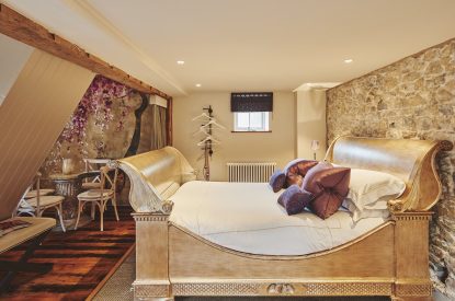 A bedroom at Queen Anne Estate, Vale of Glamorgan