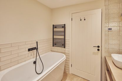 A bathroom at Ty Florence, Gower