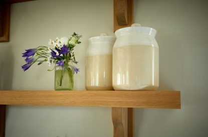 Kitchen dÃ©cor at Haymaker Barn, Cotswolds