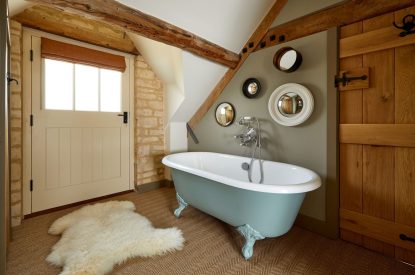 The free standing bath at Orchard Stable, Cotswolds