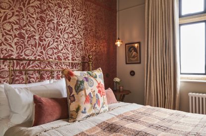 A double bedroom at Lakeside Manor, Cotswolds