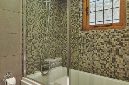 The bathroom at Acorn Barn, Cotswolds